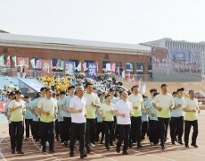 由国旗护卫队、退役大学生士兵、艺术体操表演